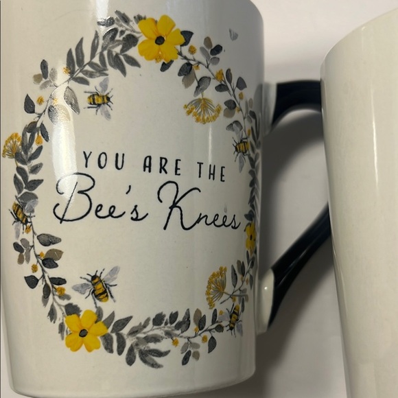 🐝 Set of 2 Mugs cute message “You’re the Bees Knees” Yellow White Black 🐝 - Picture 8 of 16